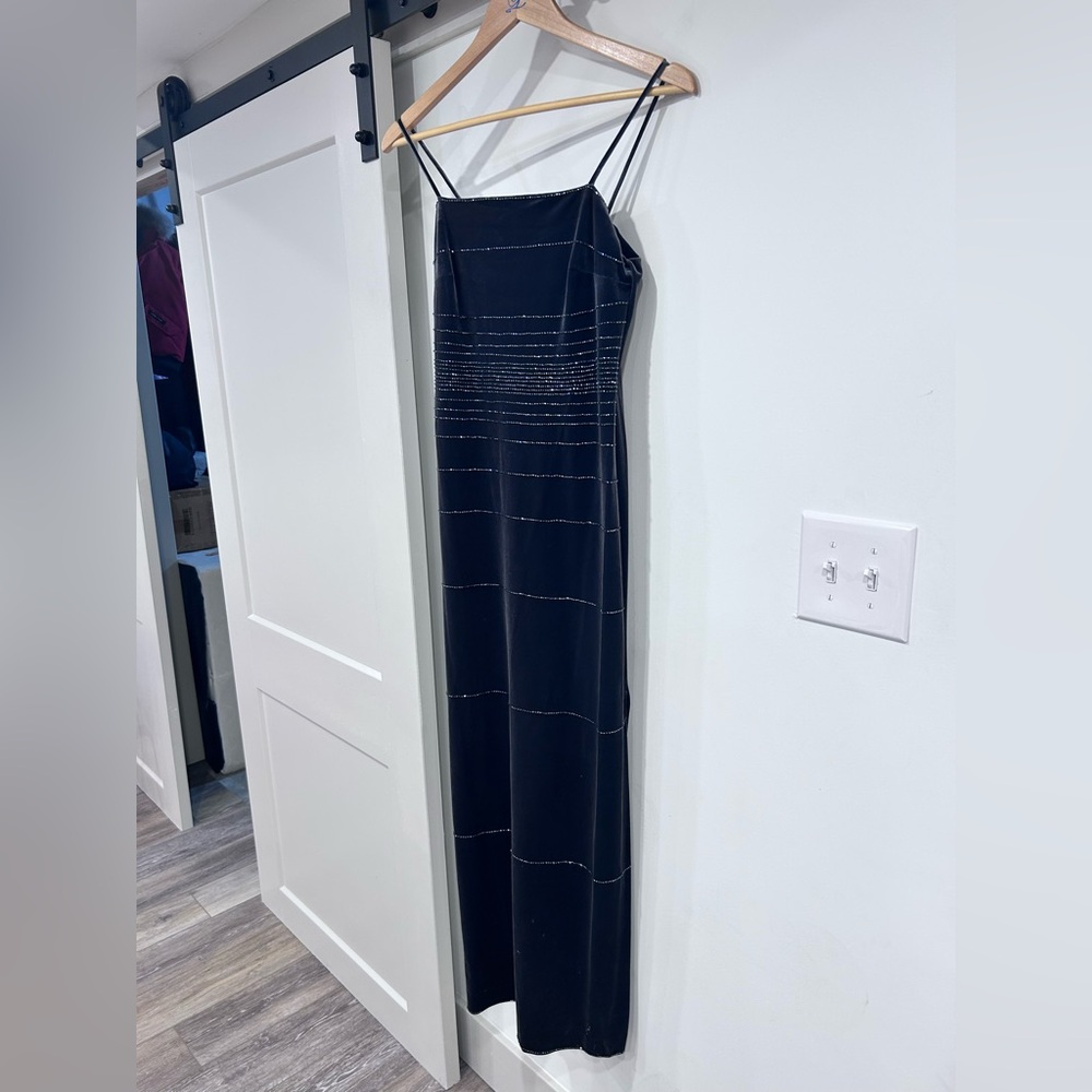 De-Laru by Sheila Yen long velvet dress with beaded detail size 5/6 formal